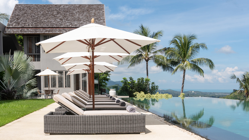 Villa Suralai - Relaxing pool area
